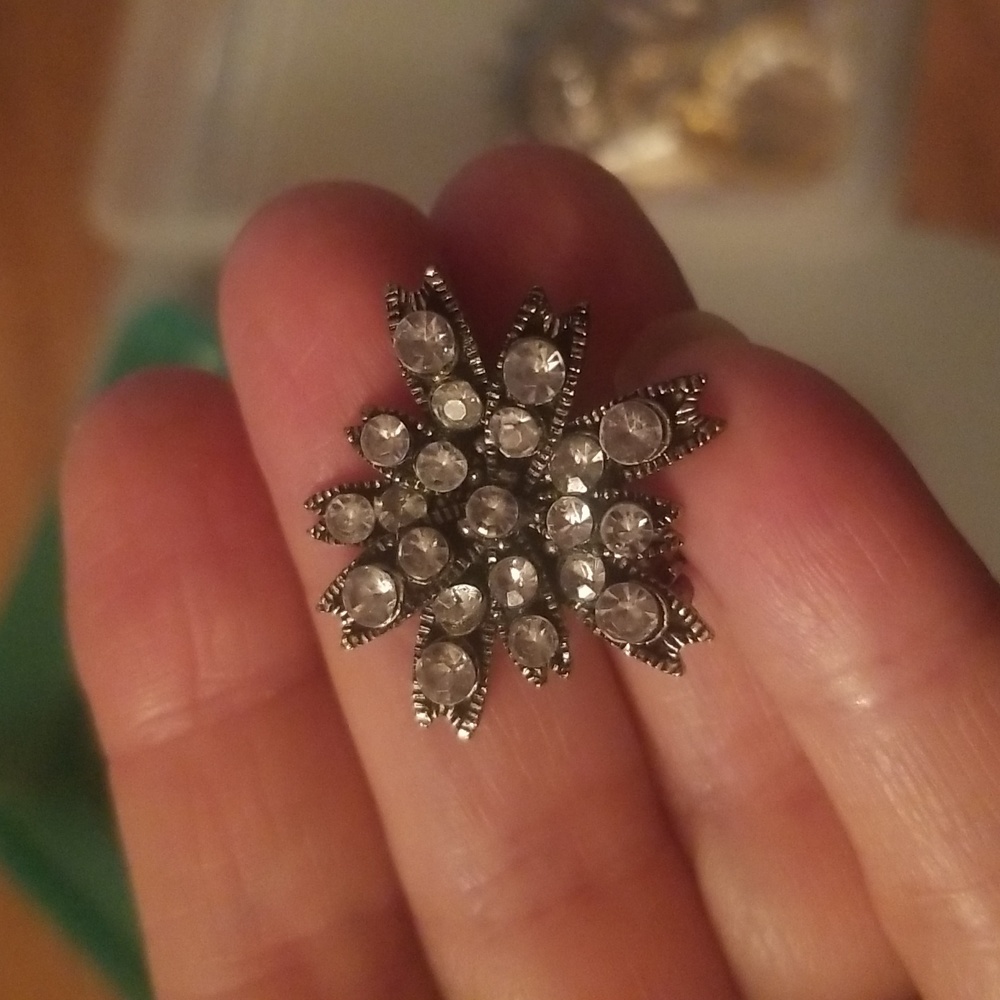 10/$10  Silver Tone Rhinestone Brooch Vintage